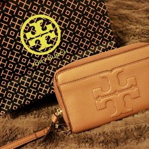 Tory Burch Bombe-T Smartphone Wristlet